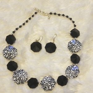 Black and white psychadelic necklace set